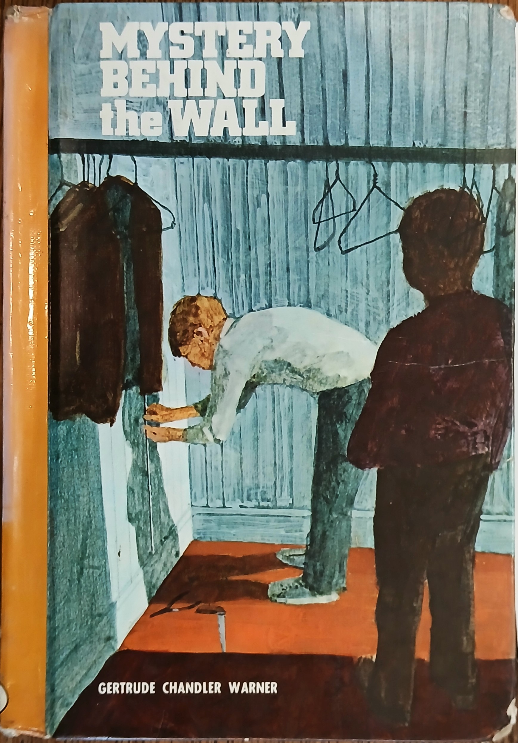 Mystery Behind the Wall (The Boxcar Children Mysteries)