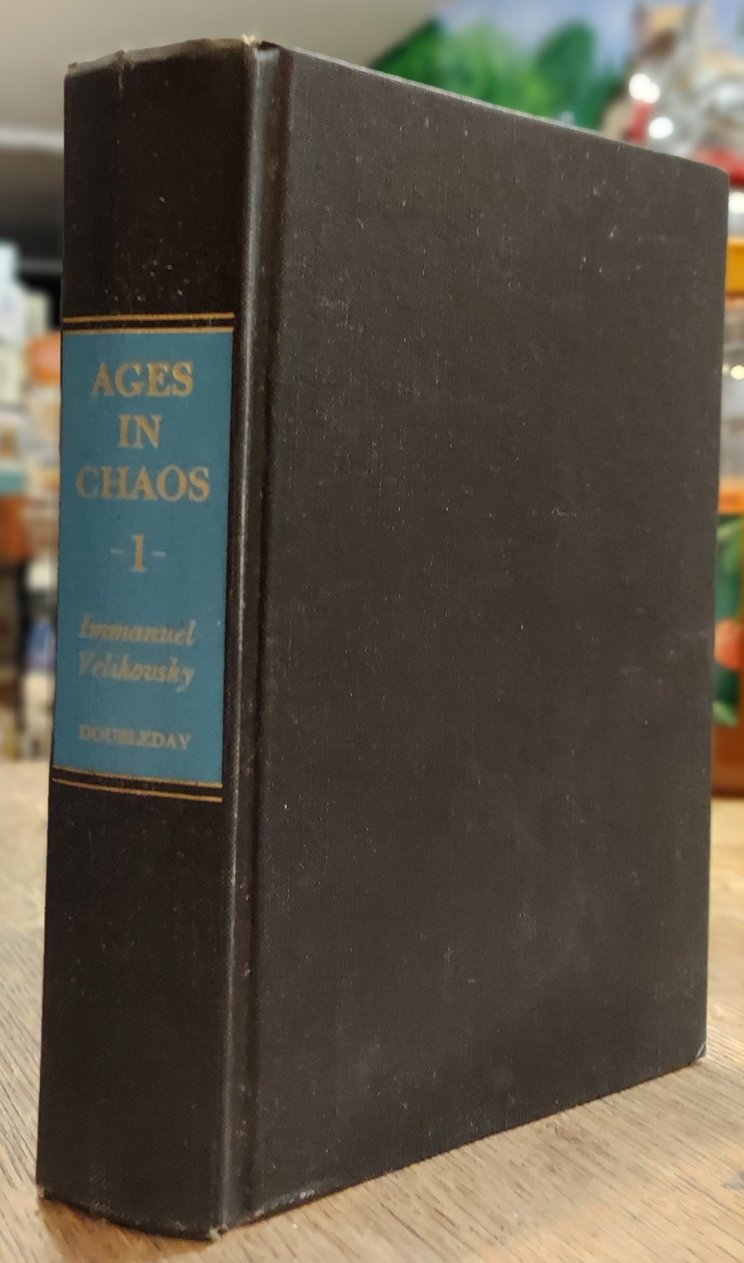 Ages in Chaos - Volume 1: A Reconstruction of Ancient History from the Exodus to King Akhnaton