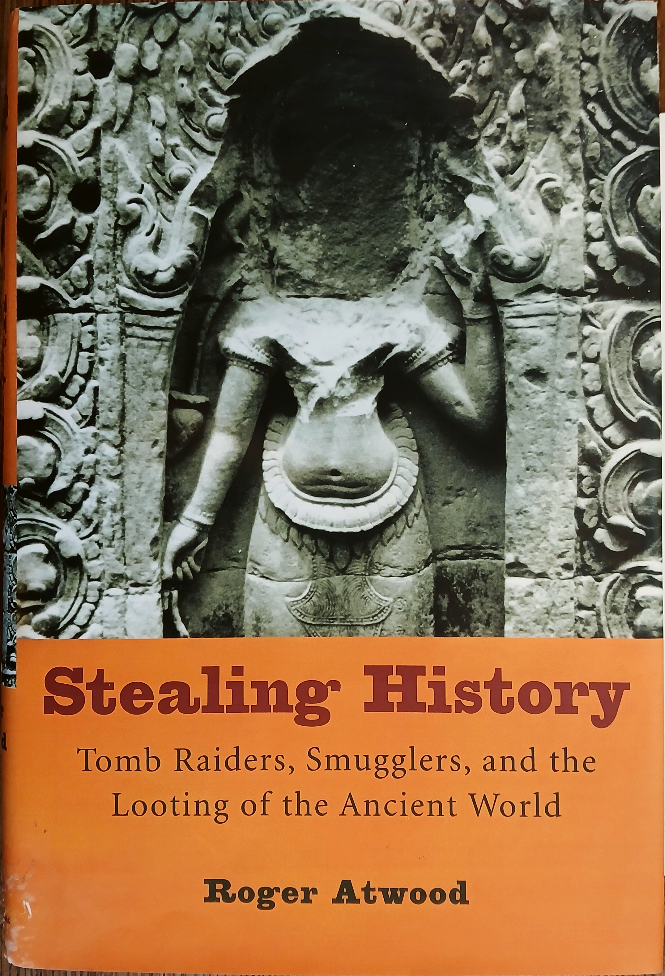 Stealing History: Tomb Raiders, Smugglers, and the Looting of the Ancient World