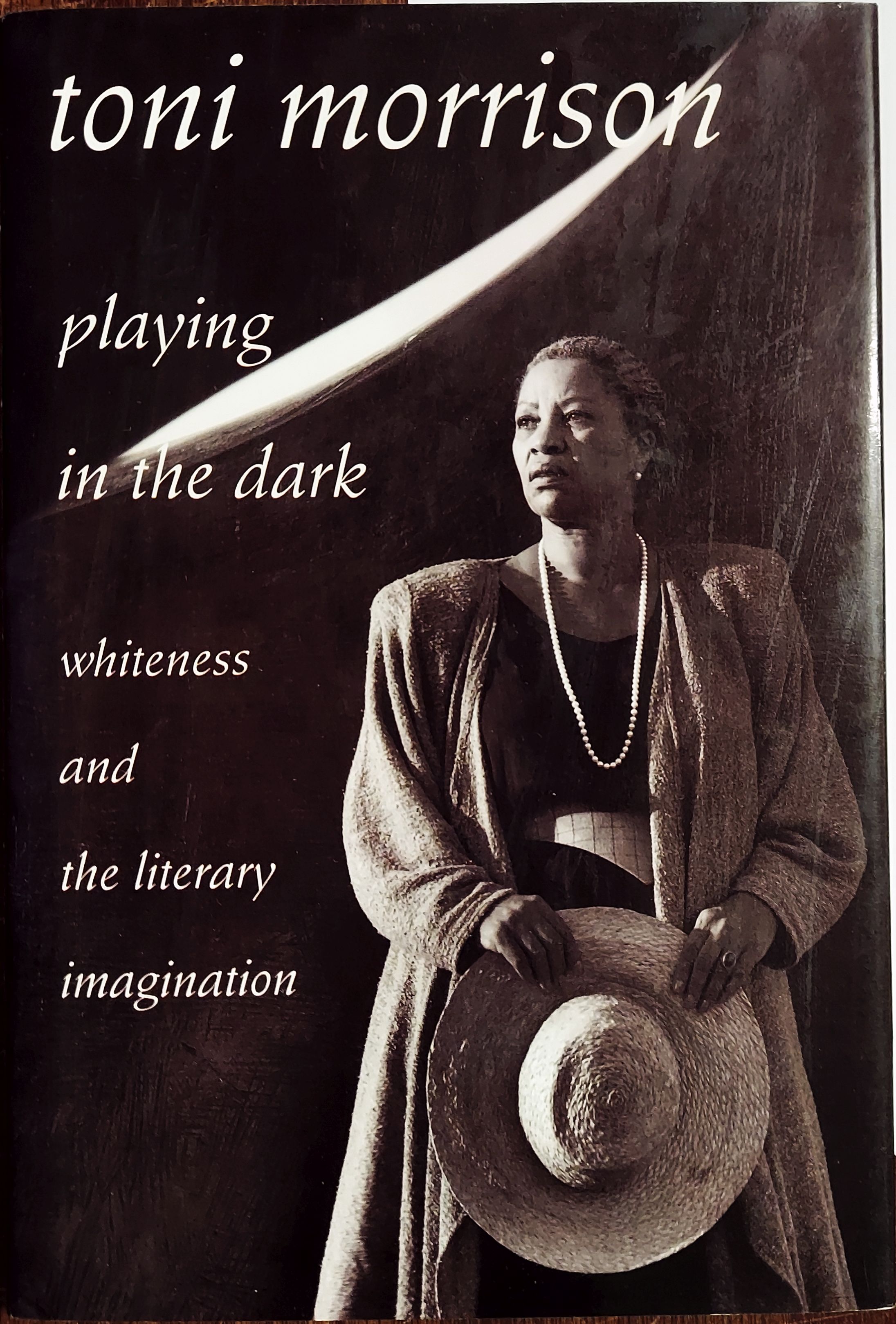 Playing in the Dark: Whiteness and the Literary Imagination