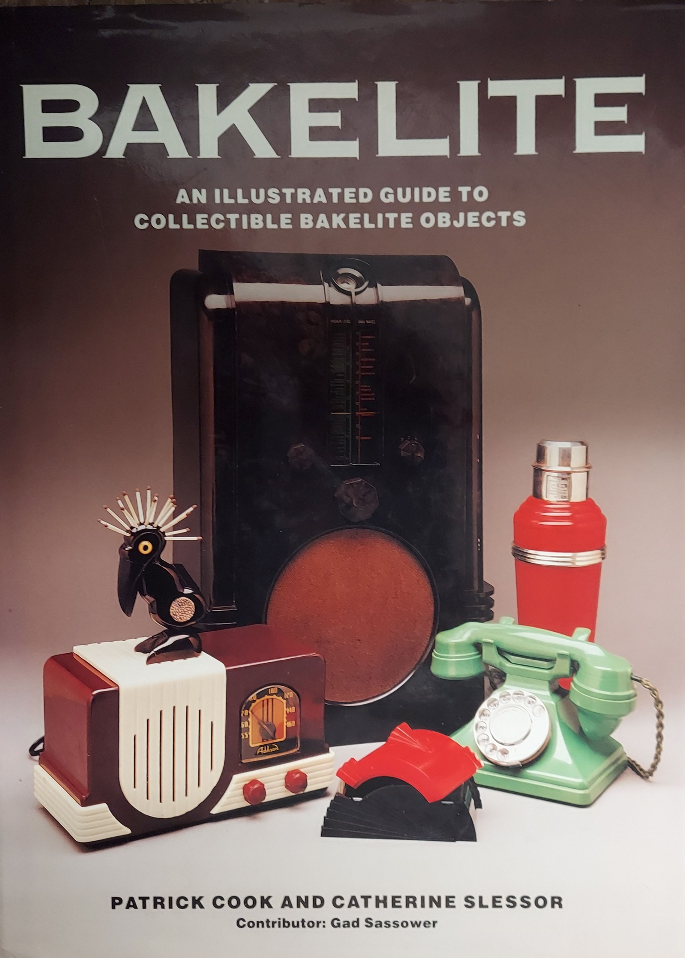 Bakelite : An Illustrated Guide to Collectible Bakelite Objects